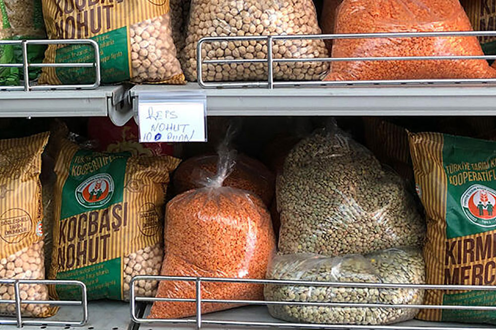 Herkesin alışveriş yapamadığı, para geçmeyen bir market...